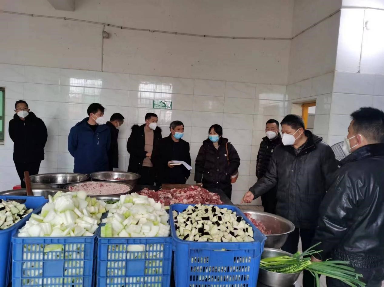 護航學(xué)生“舌尖上的安全”