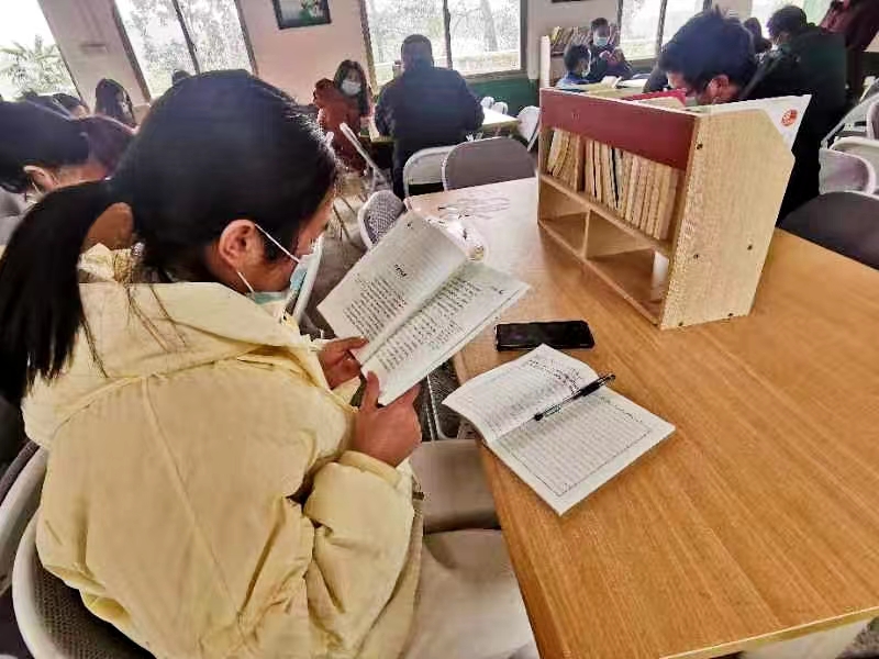 書香浸潤(rùn)校園   閱讀滋養(yǎng)生命