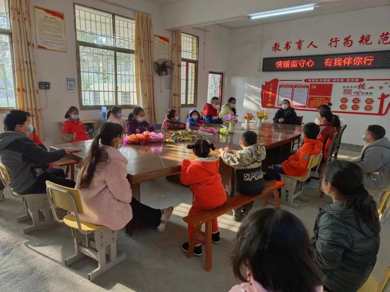 “情暖留守心  有我伴你行”