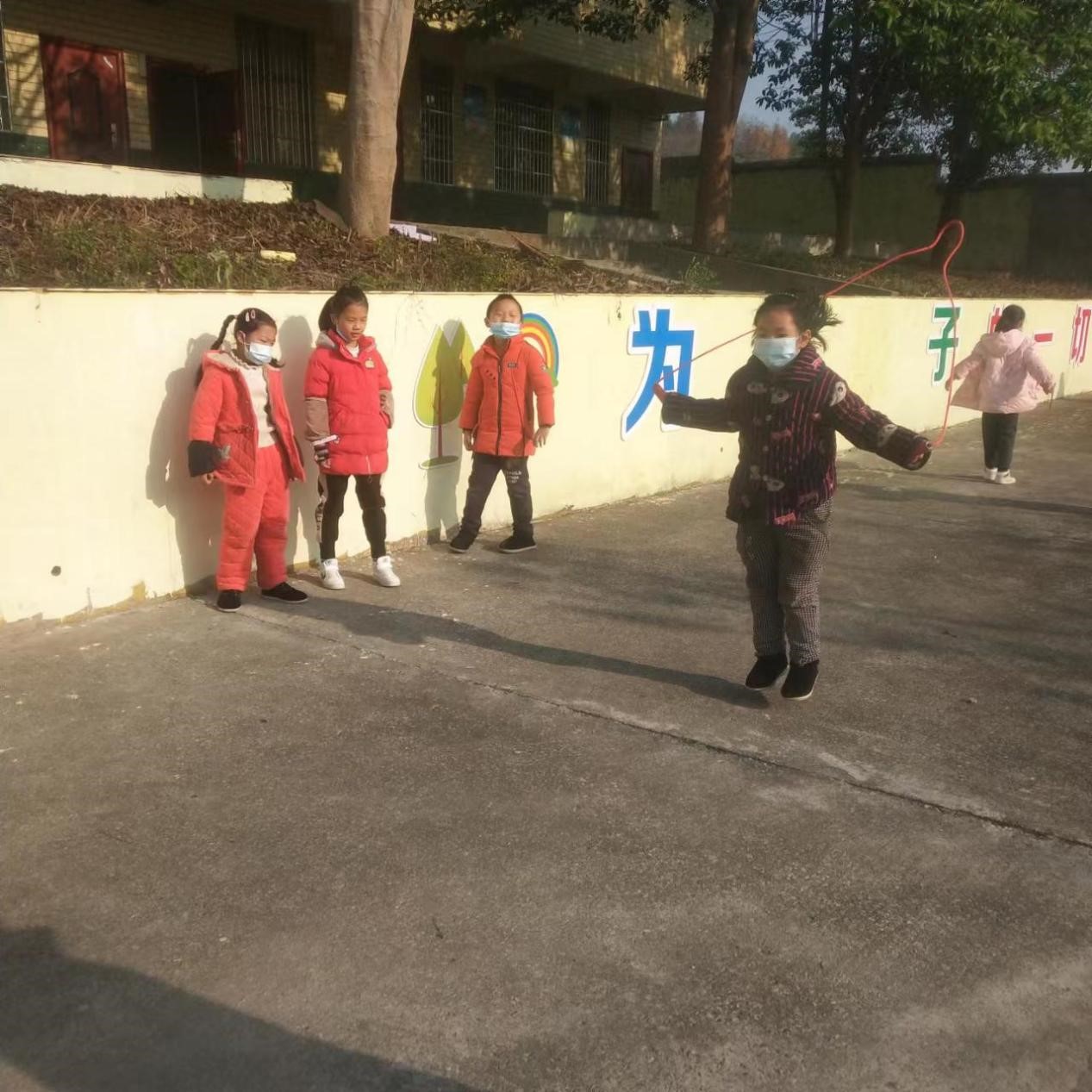 “情暖留守心  有我伴你行”