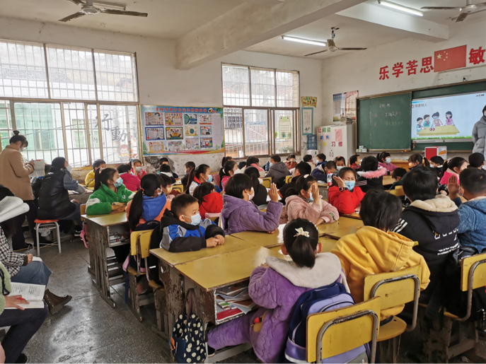 師徒結(jié)對(duì)傳薪火，攜手并進(jìn)育芬芳