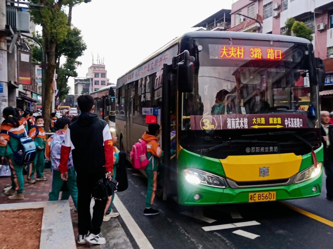 新寧縣解放小學(xué)、抓養(yǎng)成教育 創(chuàng)文明新風(fēng)