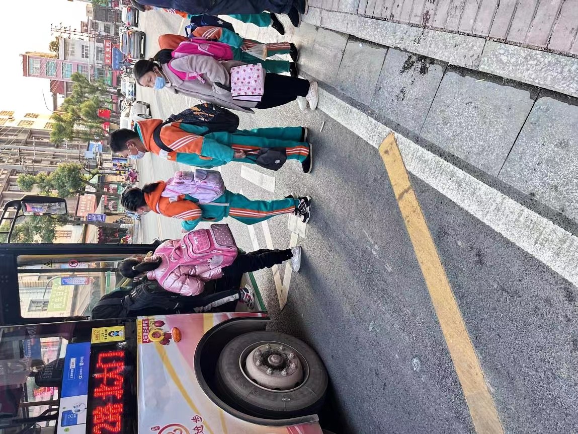 新寧縣解放小學(xué)、抓養(yǎng)成教育 創(chuàng)文明新風(fēng)