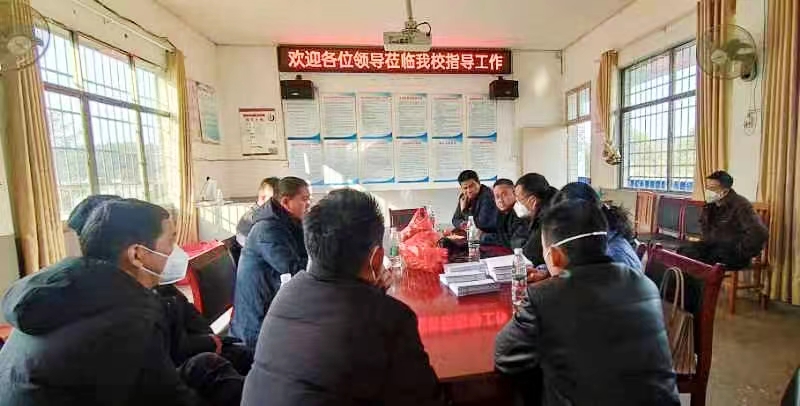 校際互促勤切磋，教研結(jié)對(duì)抒情懷