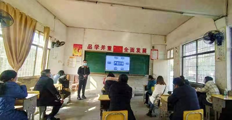 校際互促勤切磋，教研結(jié)對(duì)抒情懷