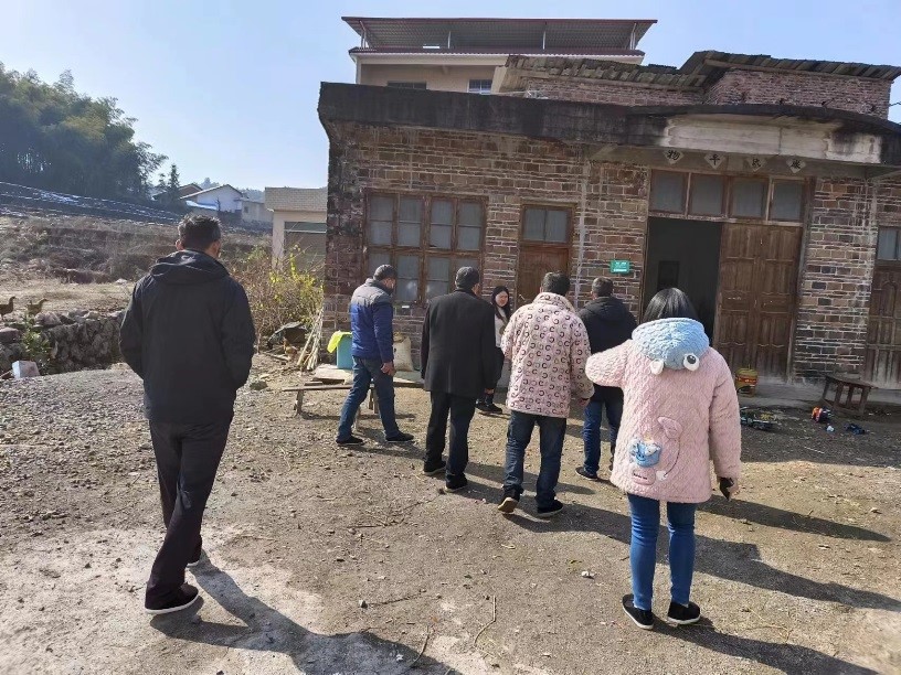 點(diǎn)滴之水成海洋，顆顆愛(ài)心變希望