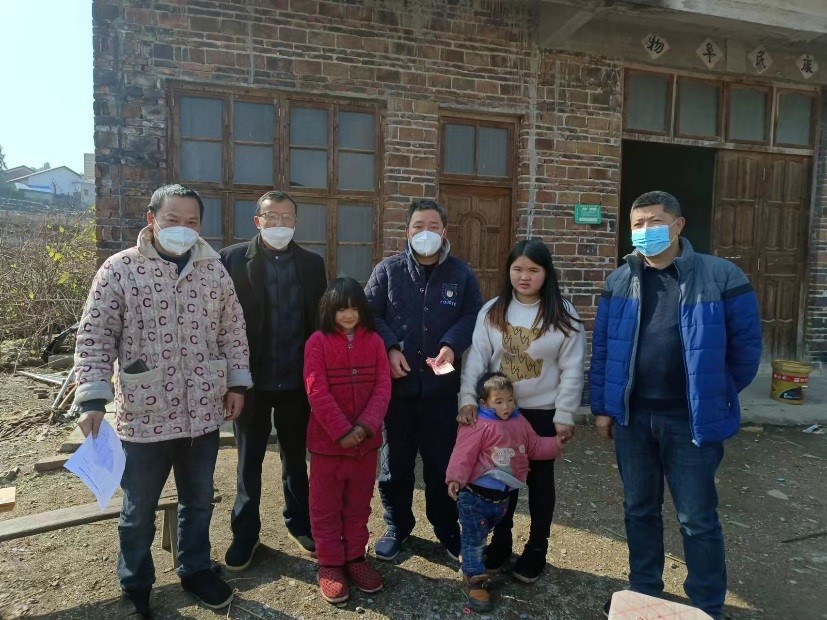 點(diǎn)滴之水成海洋，顆顆愛(ài)心變希望