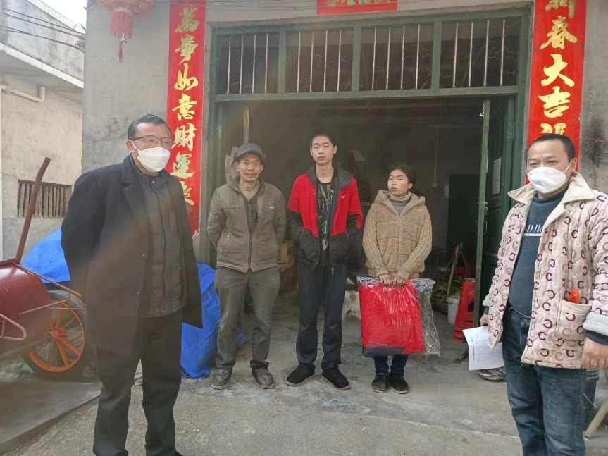 點(diǎn)滴之水成海洋，顆顆愛(ài)心變希望