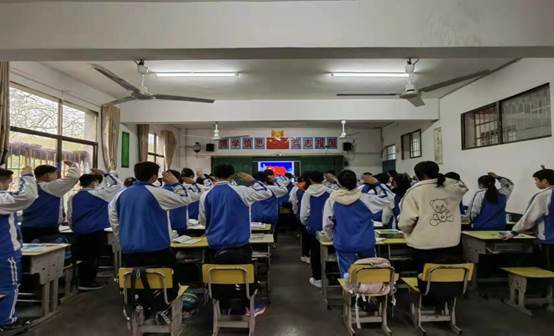 塘渡口中學(xué)開(kāi)展防溺水教育