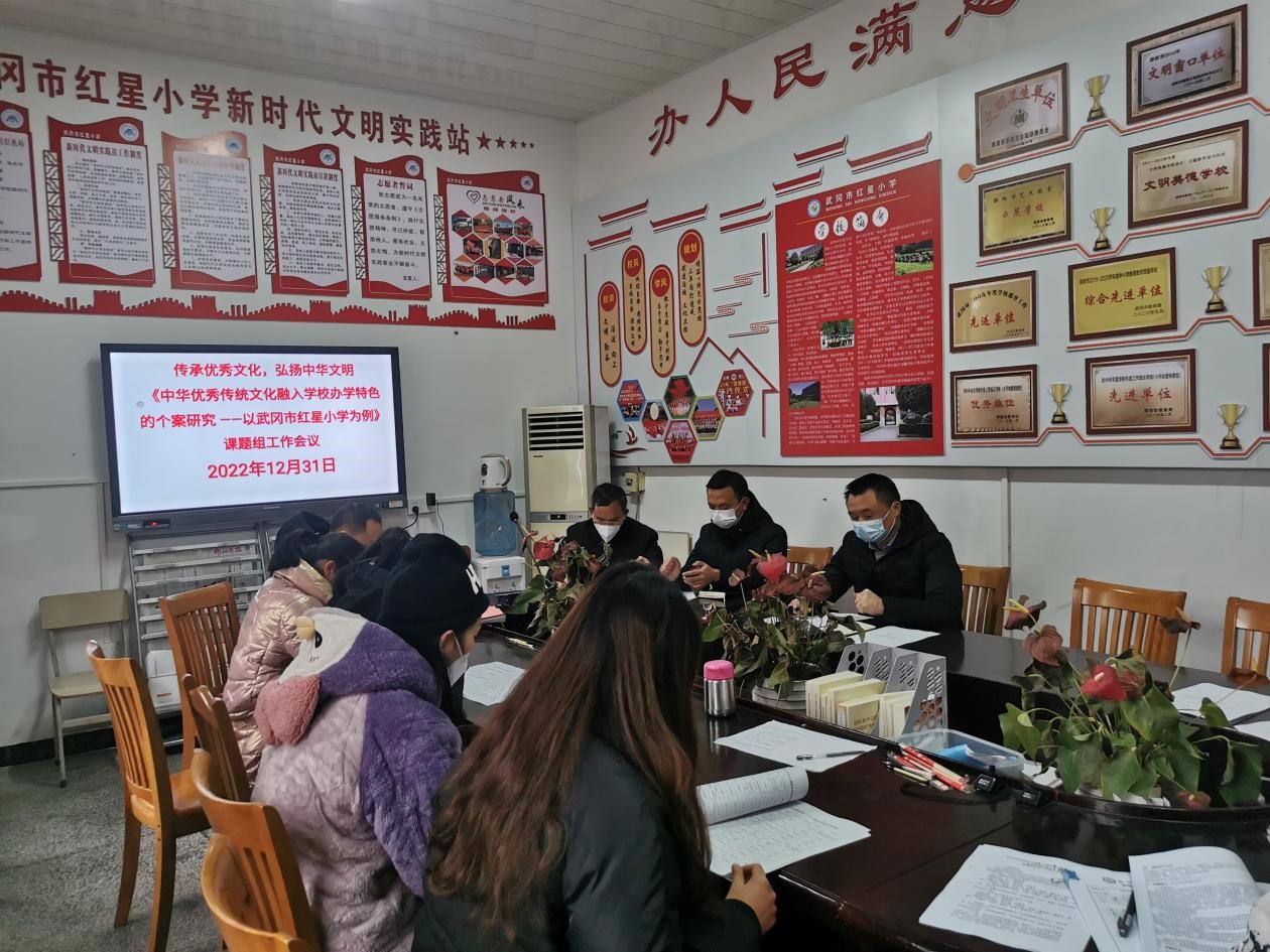 推進課題研究，建立文化自信