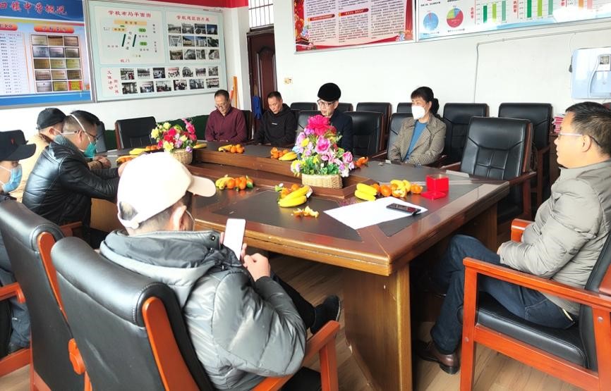 塘渡口中學(xué)工會舉行“春風(fēng)行動送溫暖”活動