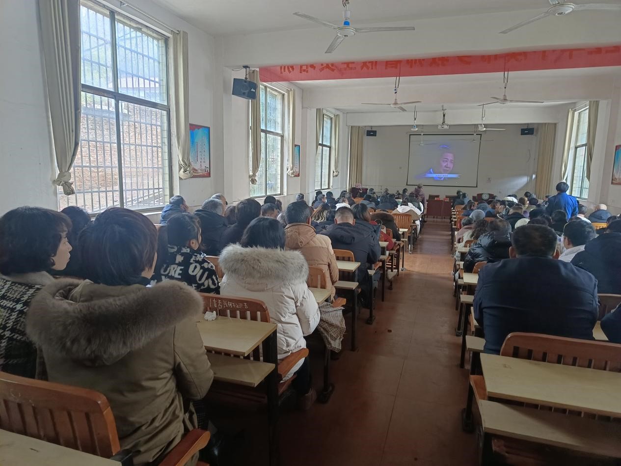 小溪市中心學(xué)校組織開展防性侵警示教育專題會(huì)議