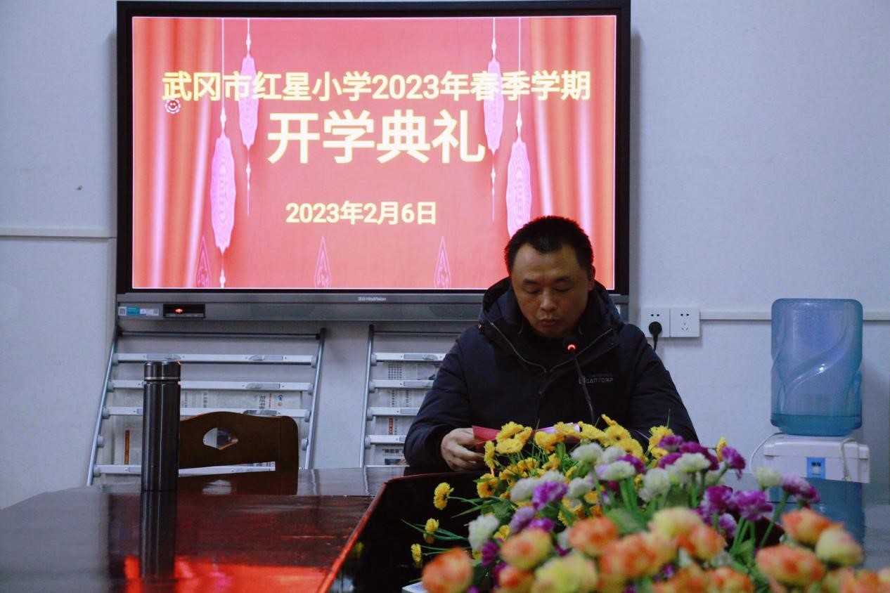 奮進(jìn)正當(dāng)時(shí)，不負(fù)好春光