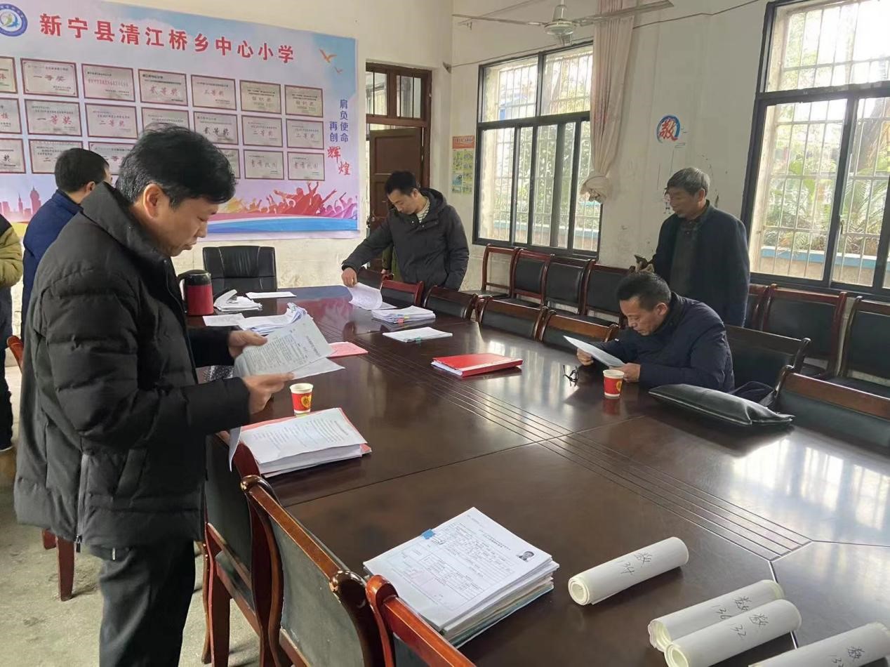 新寧縣教育局開學(xué)工作督查組檢查清江橋鄉(xiāng)開學(xué)工作