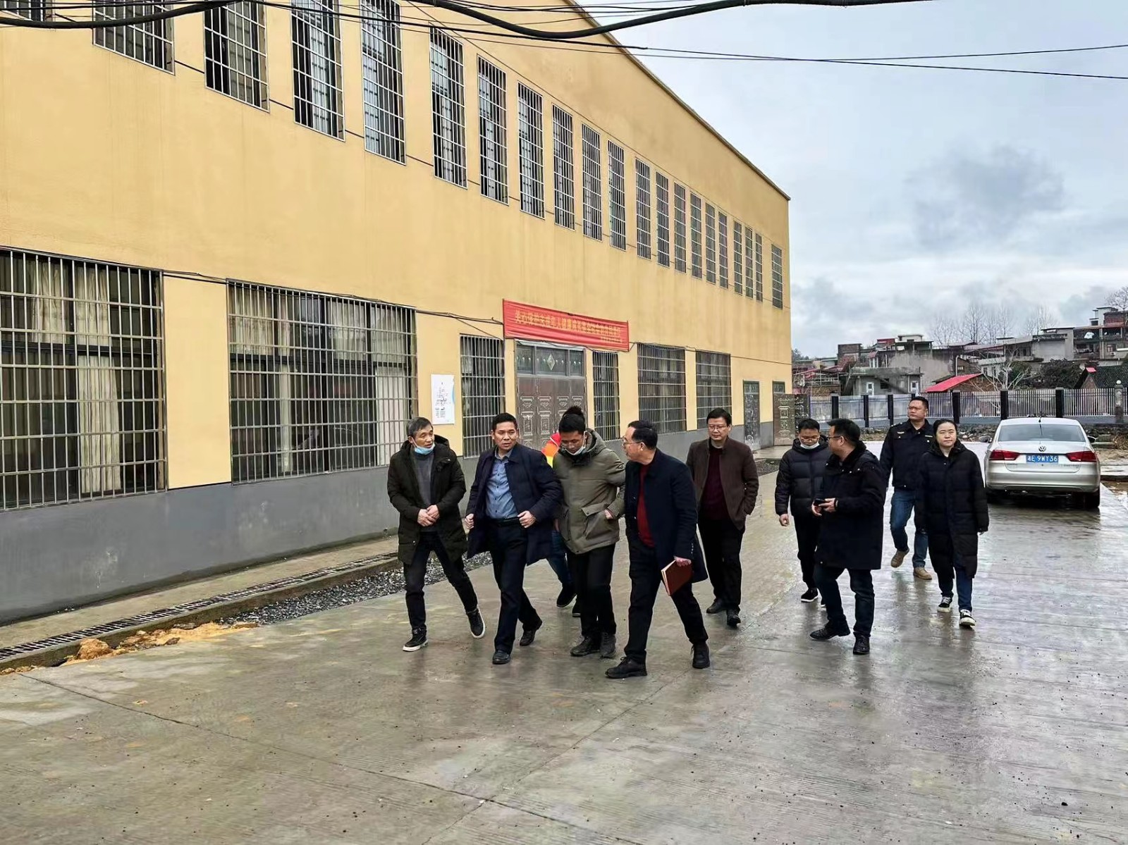 加強(qiáng)食堂監(jiān)管，保障食品衛(wèi)生安全