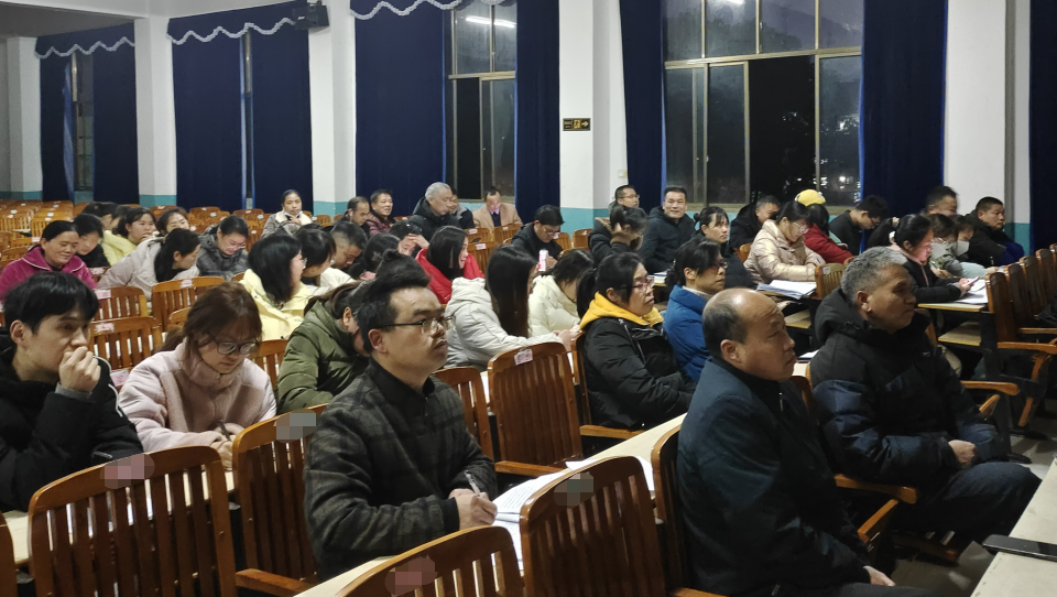 金稱市鎮(zhèn)中學(xué)：你我攜手，陽光護蕾