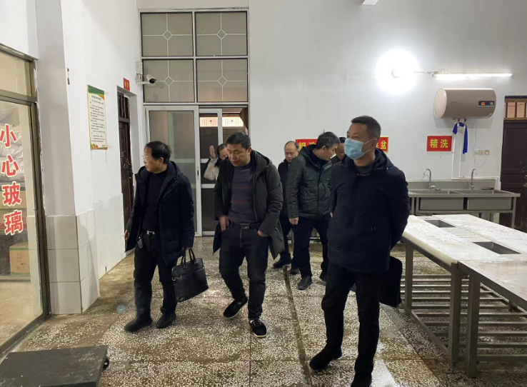 邵陽(yáng)縣教育局心系金稱市鎮(zhèn)中學(xué)開(kāi)學(xué)工作