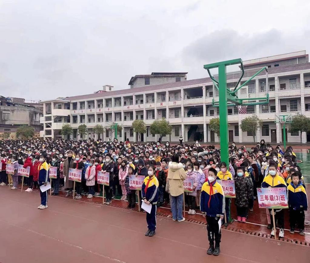 為幼小學(xué)子保駕護(hù)航 讓花朵綻放璀璨光芒