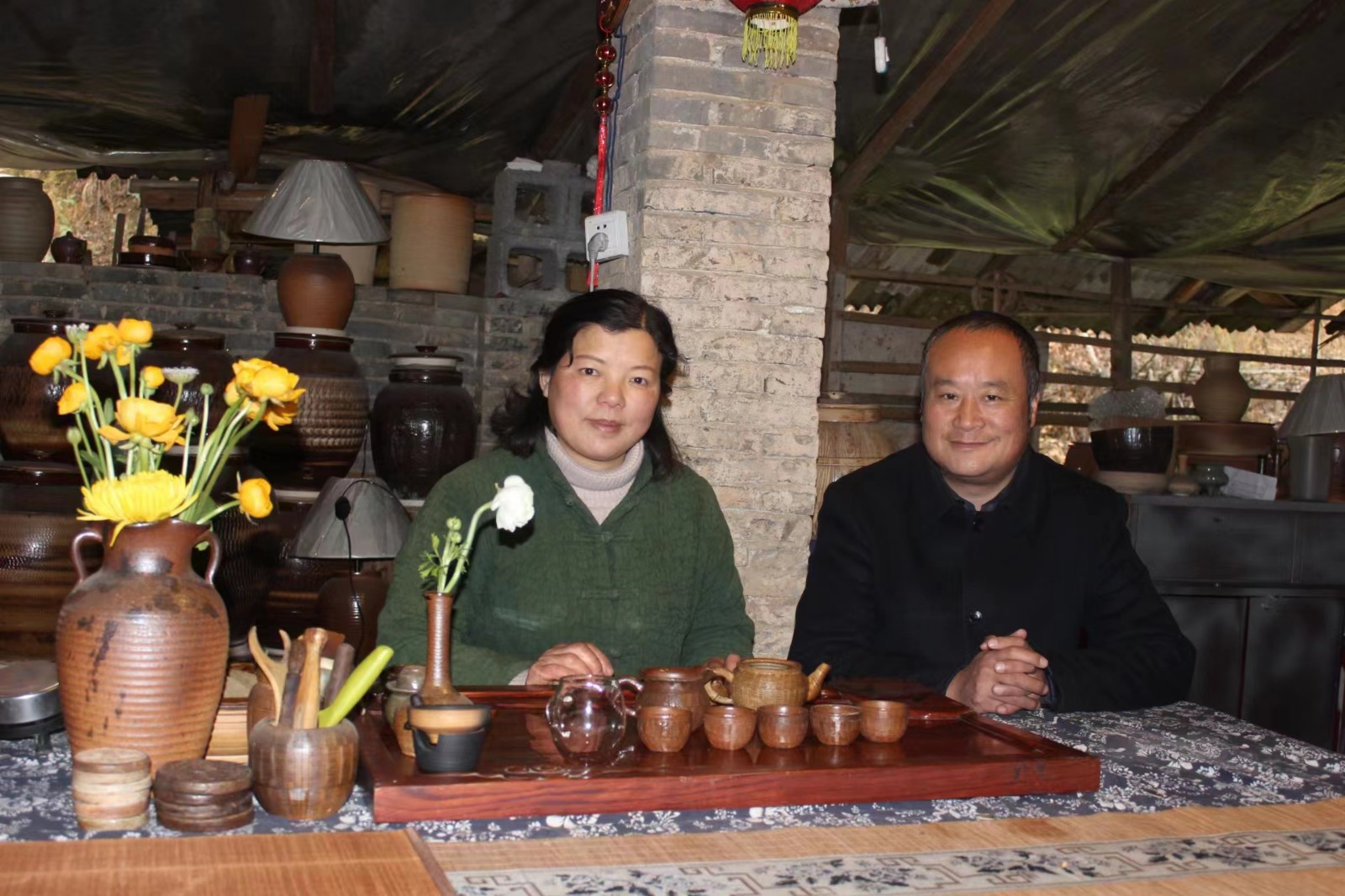 “湘西記憶”系列是辰溪土陶非遺基地銷(xiāo)售最為火爆的產(chǎn)品