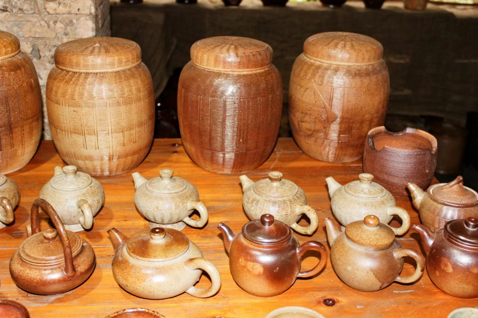 “湘西記憶”系列是辰溪土陶非遺基地銷(xiāo)售最為火爆的產(chǎn)品