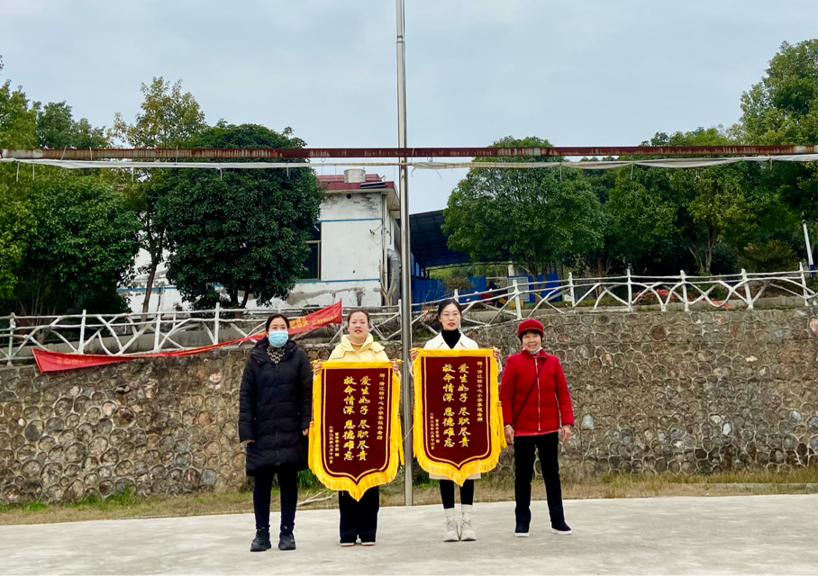 家訪救三命，盡職顯擔(dān)當(dāng)