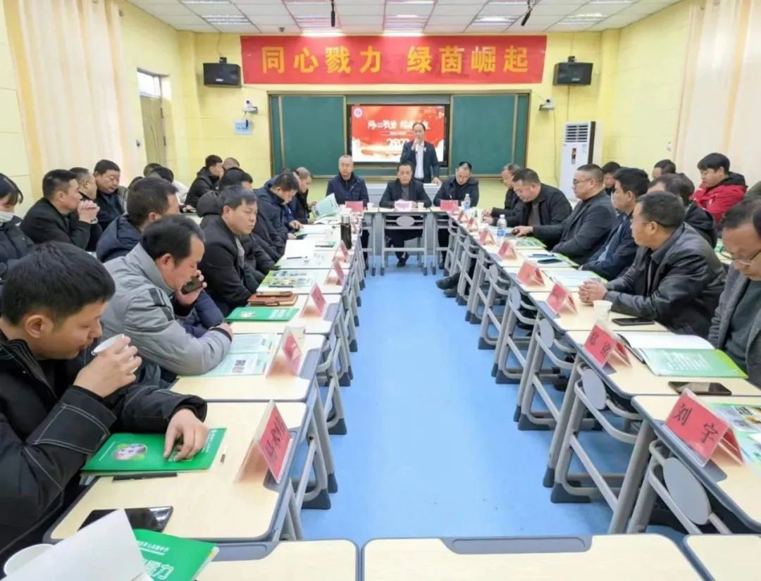 邵陽縣首屆中小學(xué)校園足球文化交流活動在七中順利舉行