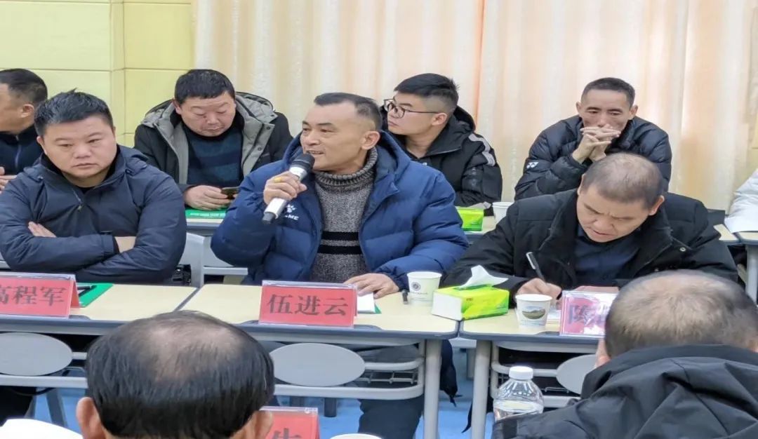 邵陽縣首屆中小學(xué)校園足球文化交流活動在七中順利舉行