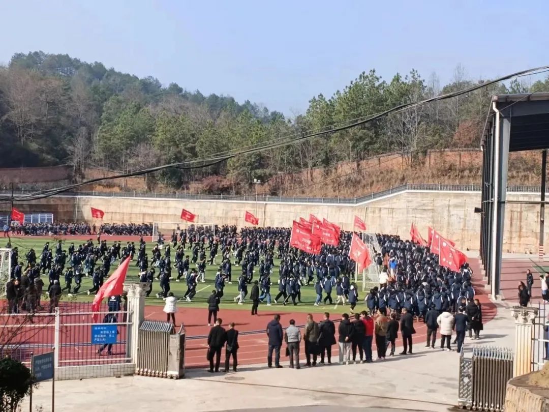 邵陽縣首屆中小學(xué)校園足球文化交流活動在七中順利舉行