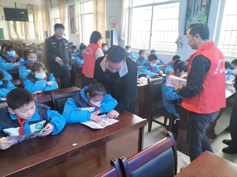 懷化辰溪：扎實(shí)開展“清風(fēng)百日行”禁毒宣傳進(jìn)校園