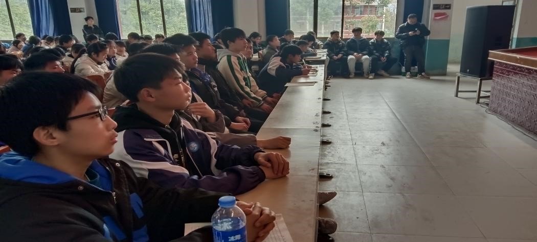 法風(fēng)拂金中 護(hù)航青少年