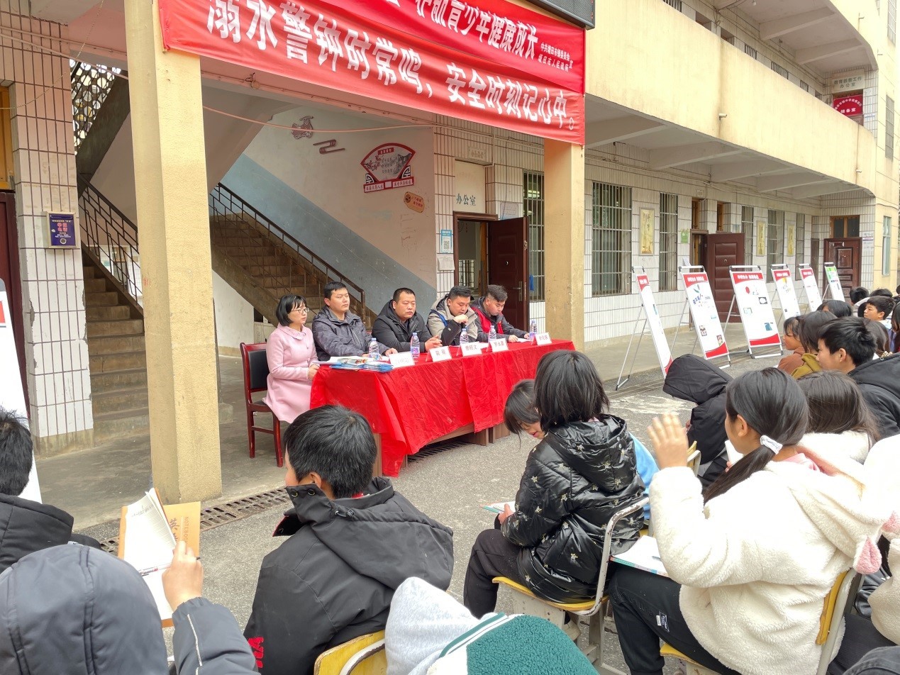 邵陽縣塘田市鎮(zhèn)中學(xué)開展法制教育進(jìn)校園