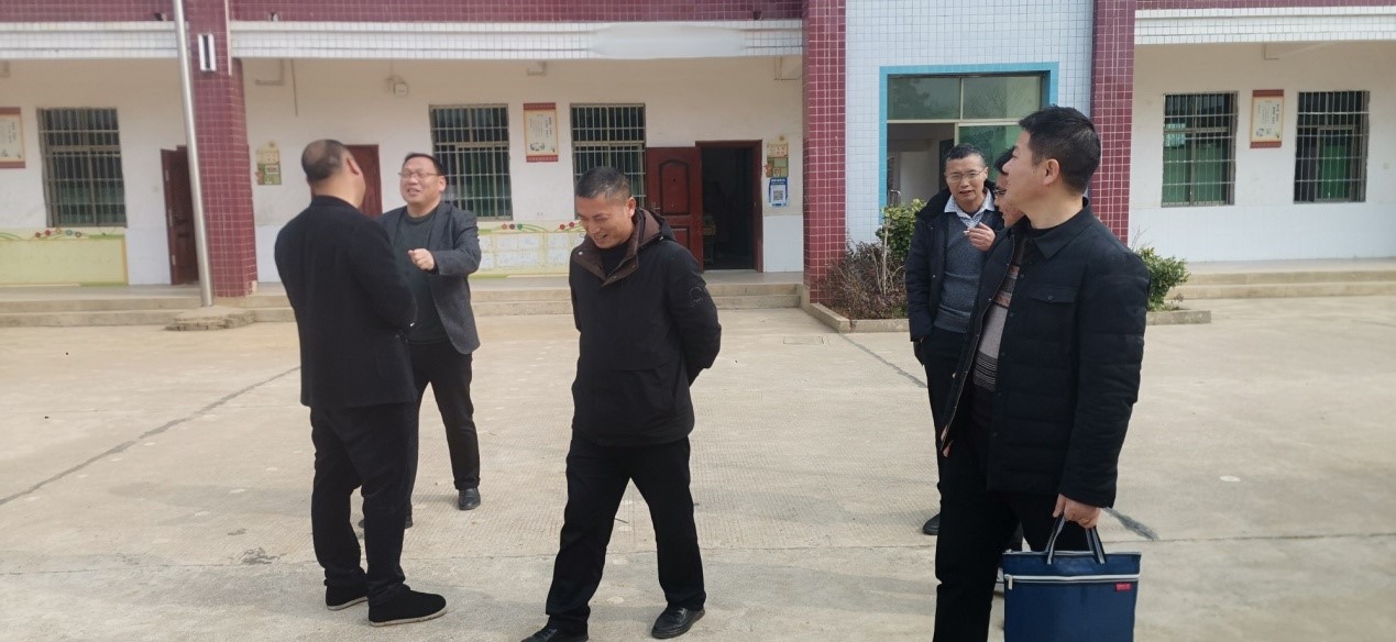 邵陽縣谷洲鎮(zhèn)中心學(xué)校領(lǐng)導(dǎo)赴酈家坪鎮(zhèn)杉木橋中學(xué)、姚家鋪小學(xué)考察學(xué)習(xí)勞動課程基地建設(shè)