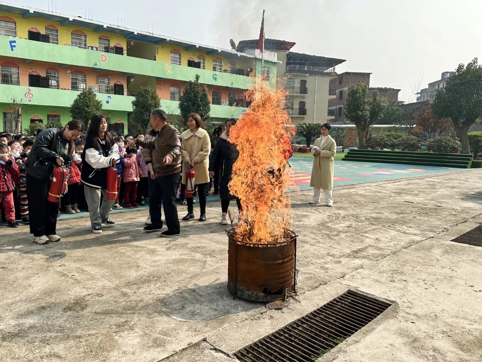平安校園在我心，安全行動手中行
