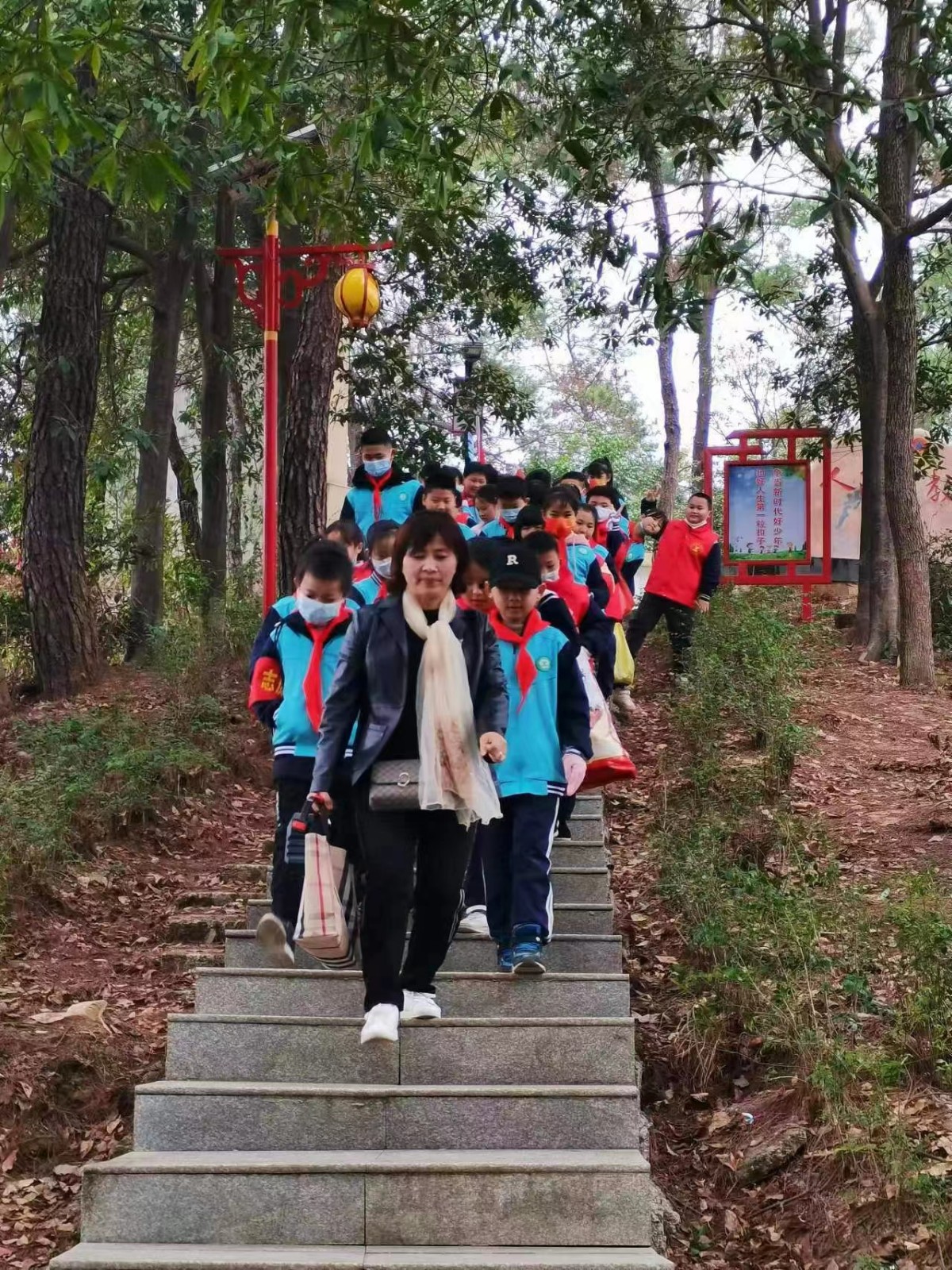 十里春風(fēng)不如你 學(xué)習(xí)雷鋒送暖心