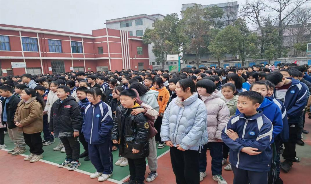 金稱市鎮(zhèn)中學(xué)啟動“弘揚雷鋒精神  傳承紅色基因”學(xué)雷鋒活動月