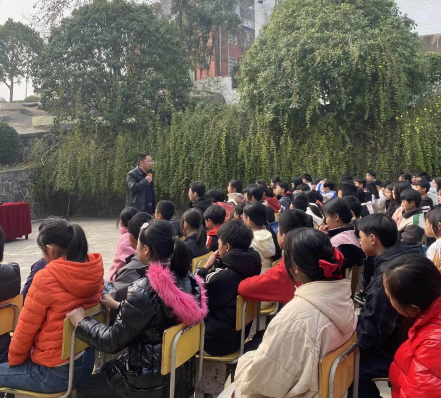 邵陽縣：河伯中學(xué)召開春季開學(xué)典禮　