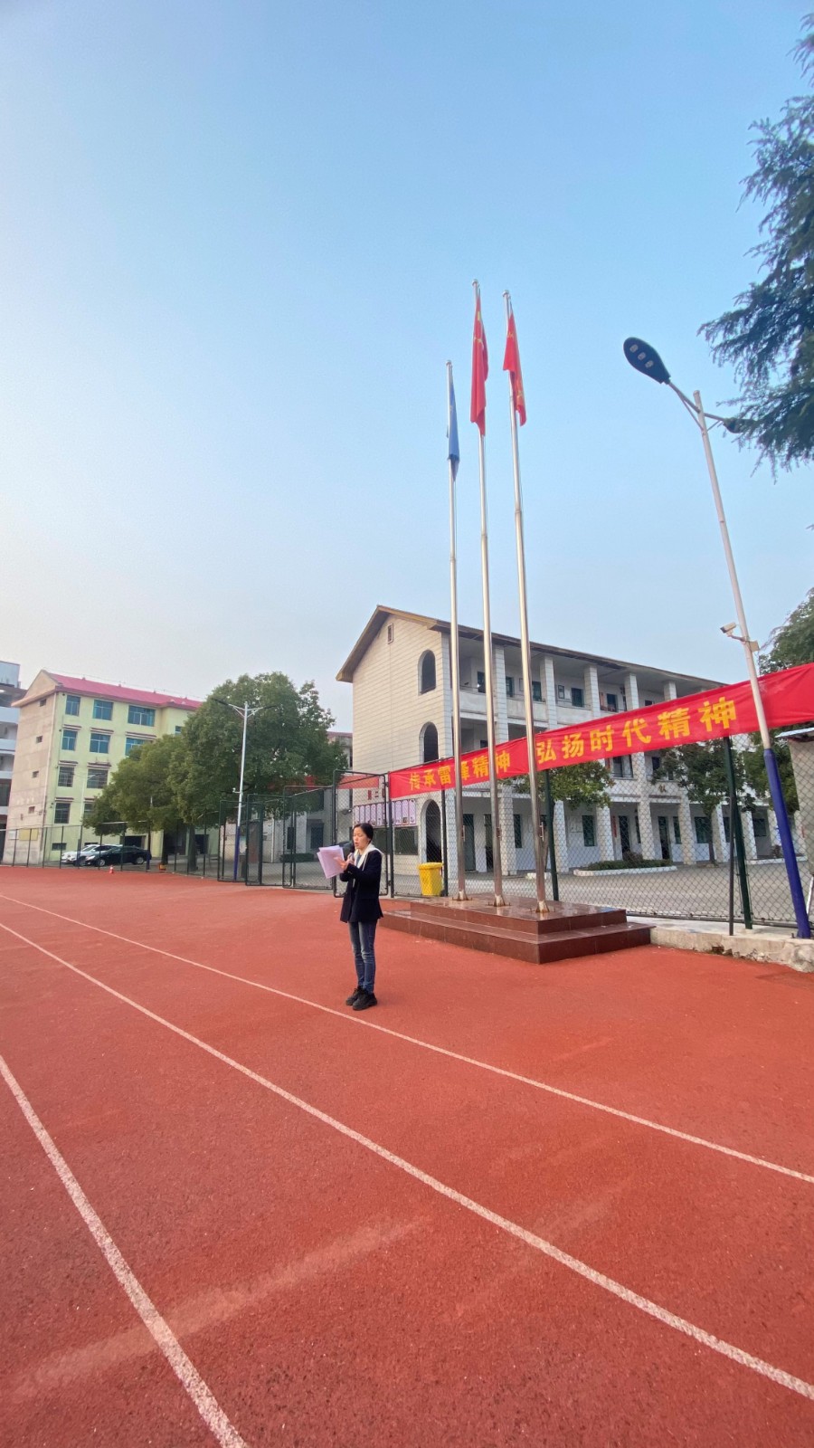 “傳承雷鋒精神，弘揚(yáng)時代新風(fēng)”