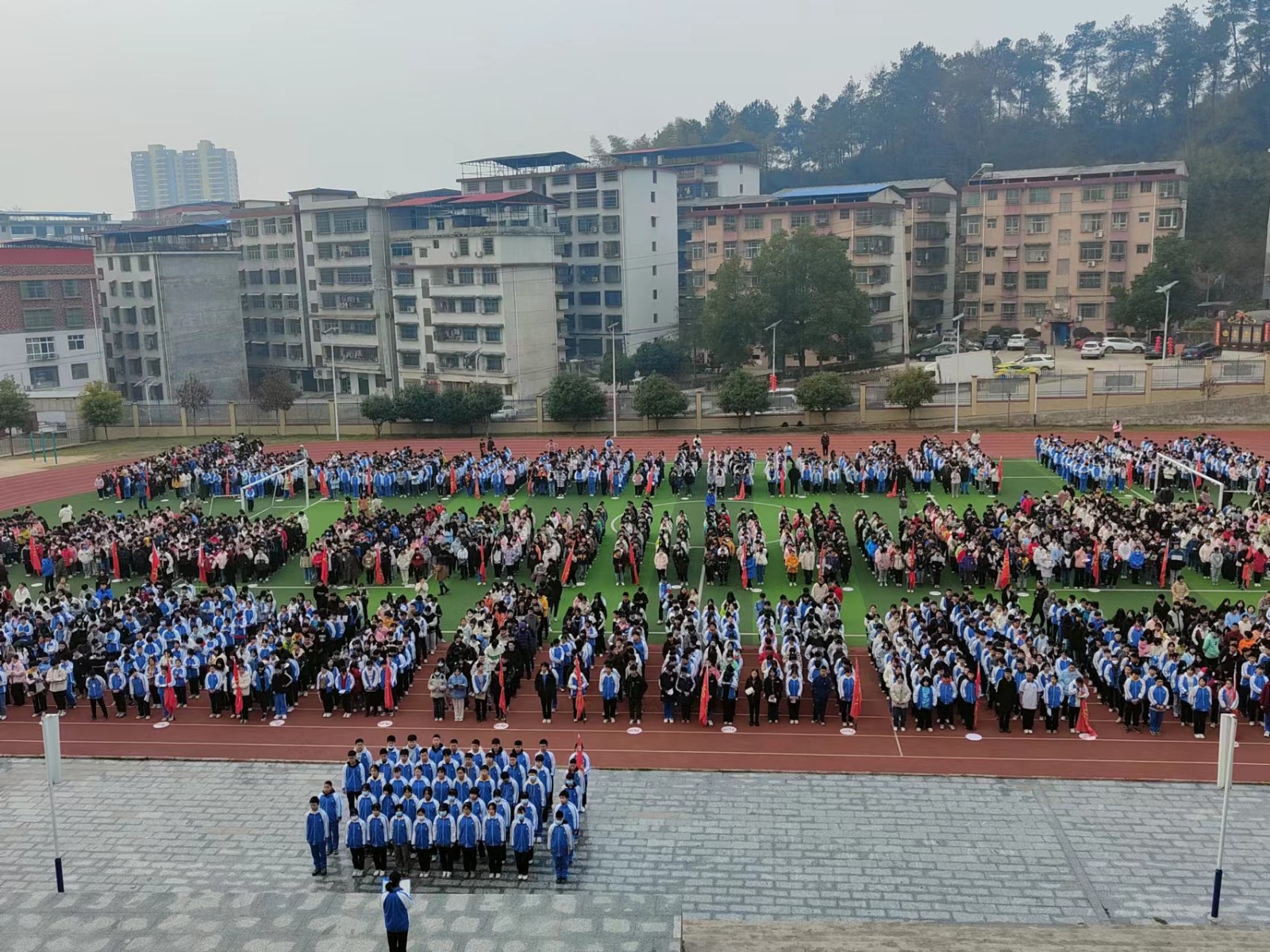 邵陽縣塘渡口中學(xué)開展“學(xué)雷鋒”國旗下的講話活動