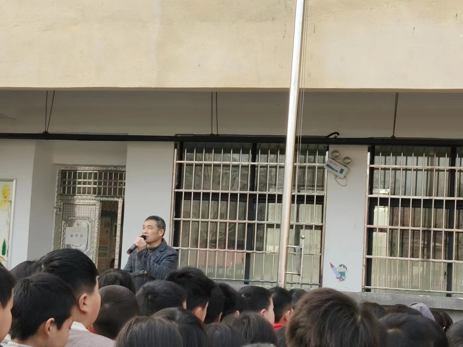 弘揚雷鋒精神，爭做追“鋒”人