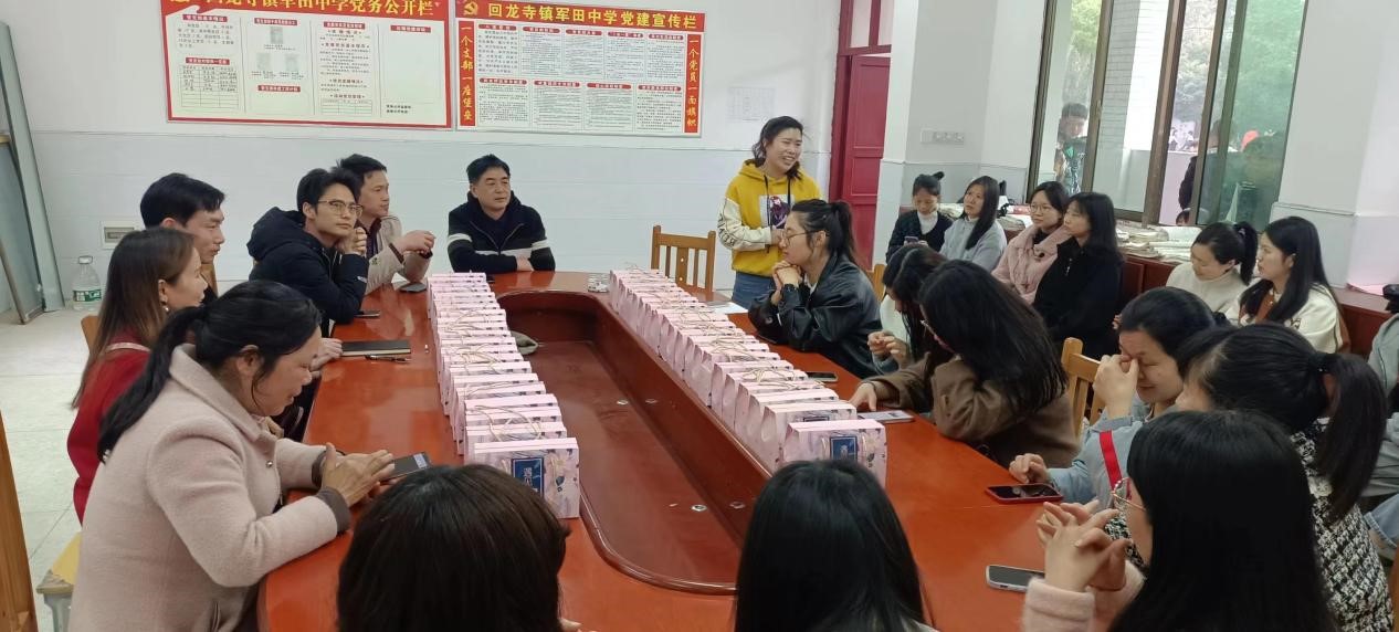 三八宏圖展，九州春意濃