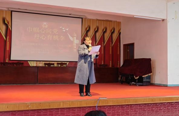 金稱市鎮(zhèn)中學(xué)工會順利完成“巾幗心向黨，丹心育桃李”女職工演講選拔賽