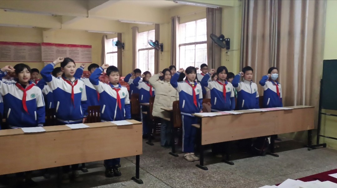 塘田市鎮(zhèn)中心完全小學(xué)少先隊員“雷鋒精神代代傳”主題隊會