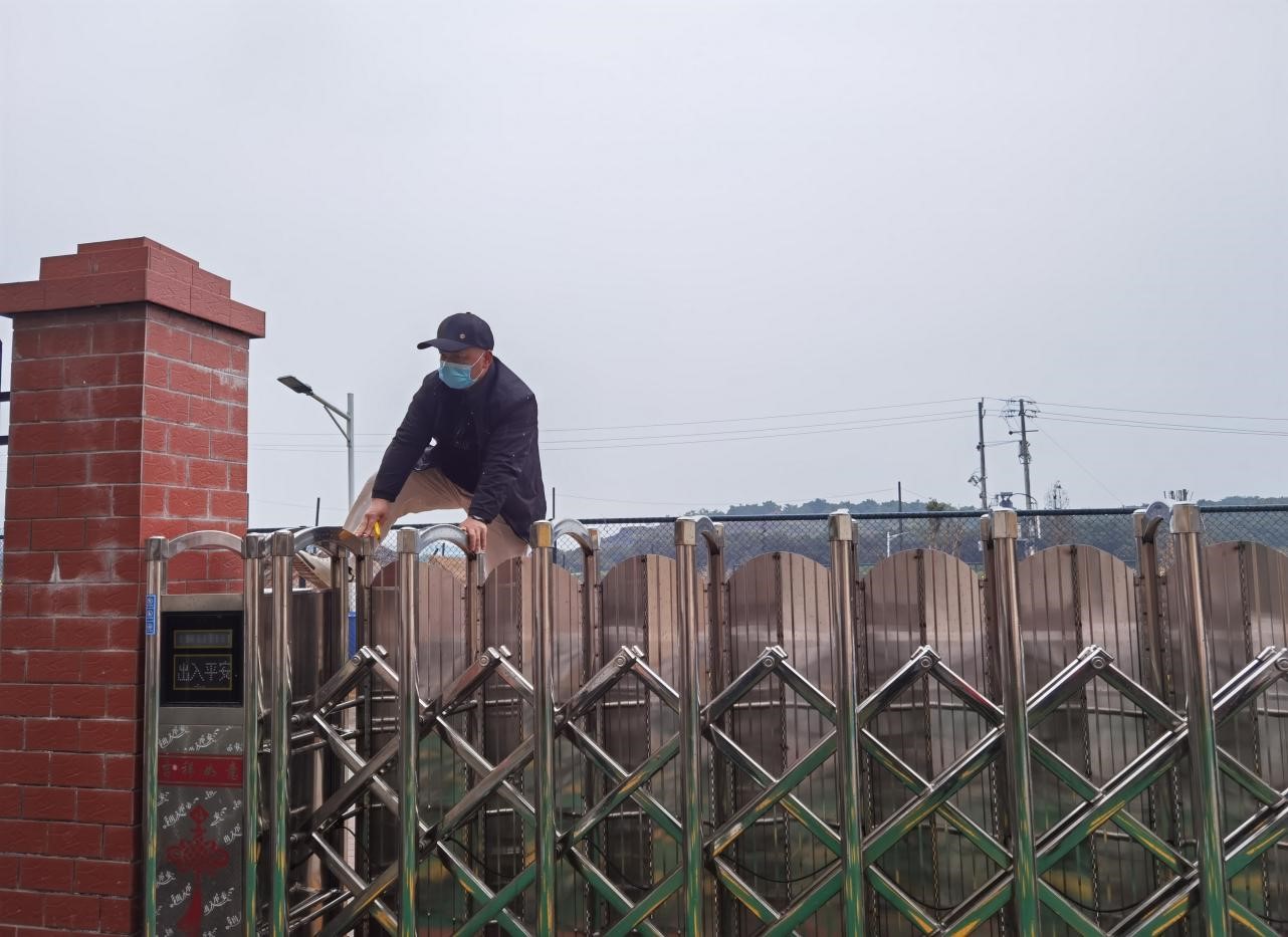 “反恐防暴，隨時(shí)應(yīng)戰(zhàn)” 新寧縣白沙中心幼兒園開展反恐防暴演練