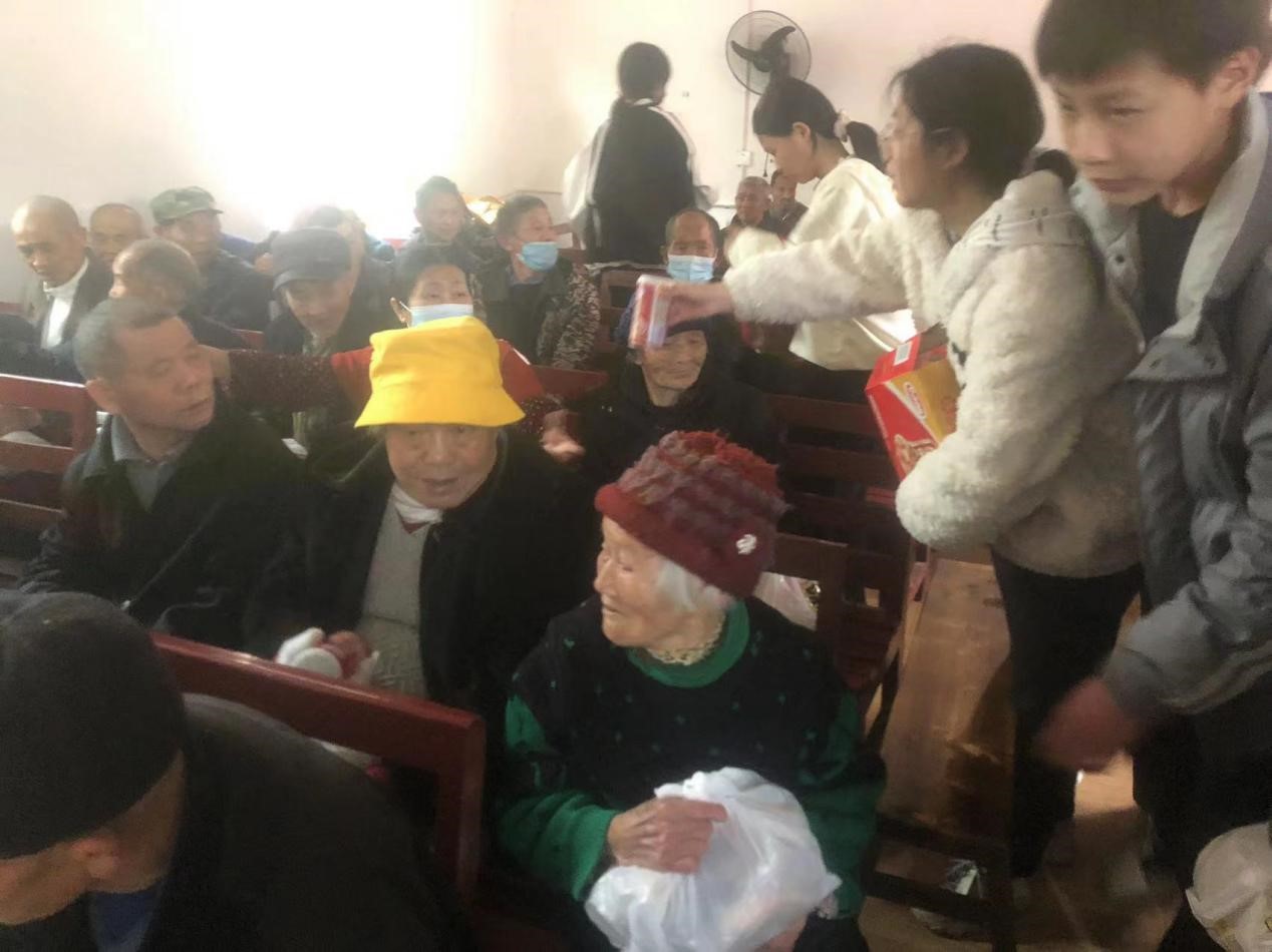 學(xué)習(xí)雷鋒精神 傳遞時代溫度