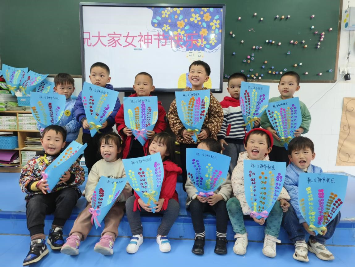 新寧縣幼兒園開(kāi)展慶”三八”婦女節(jié)主題活動(dòng)