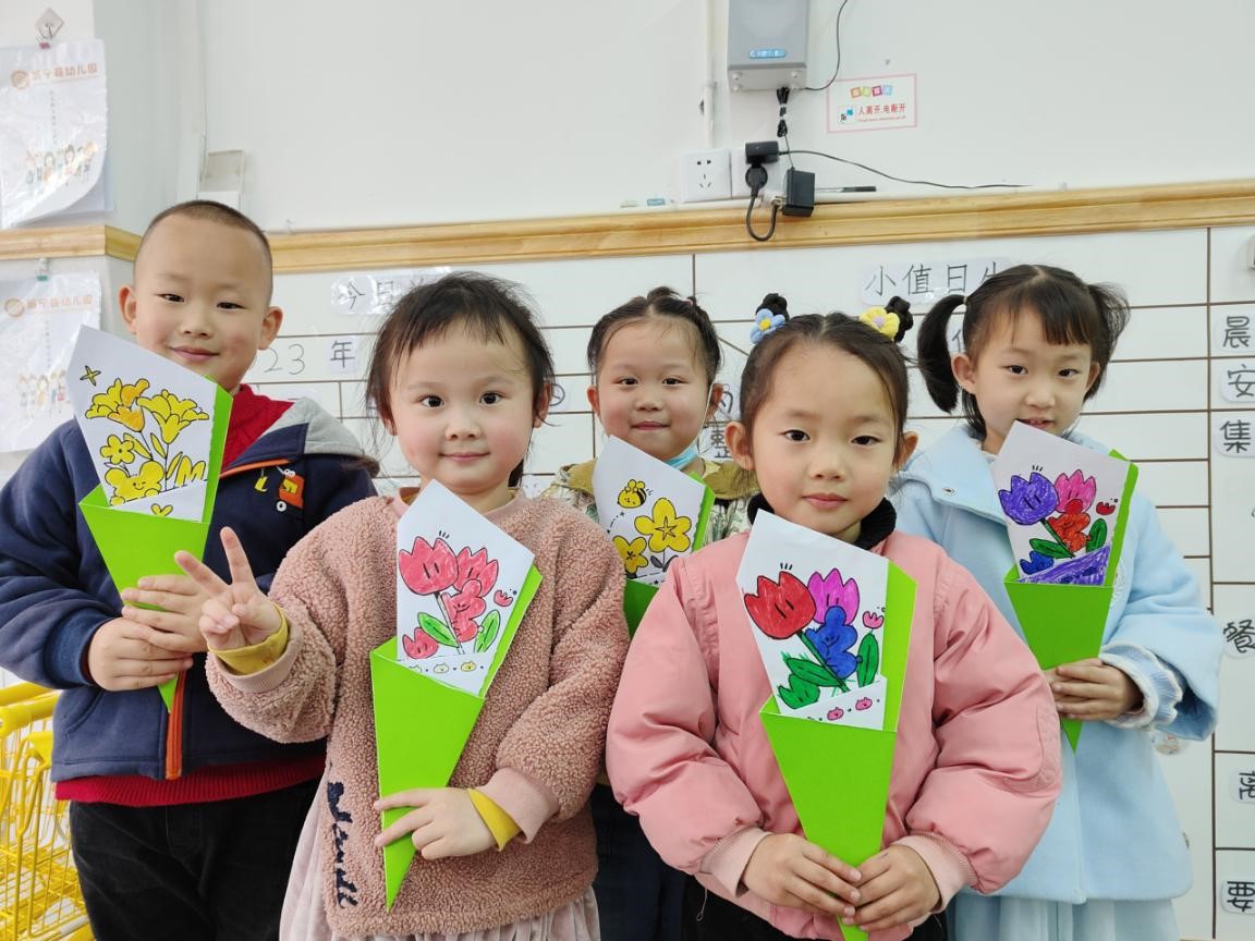 新寧縣幼兒園開(kāi)展慶”三八”婦女節(jié)主題活動(dòng)