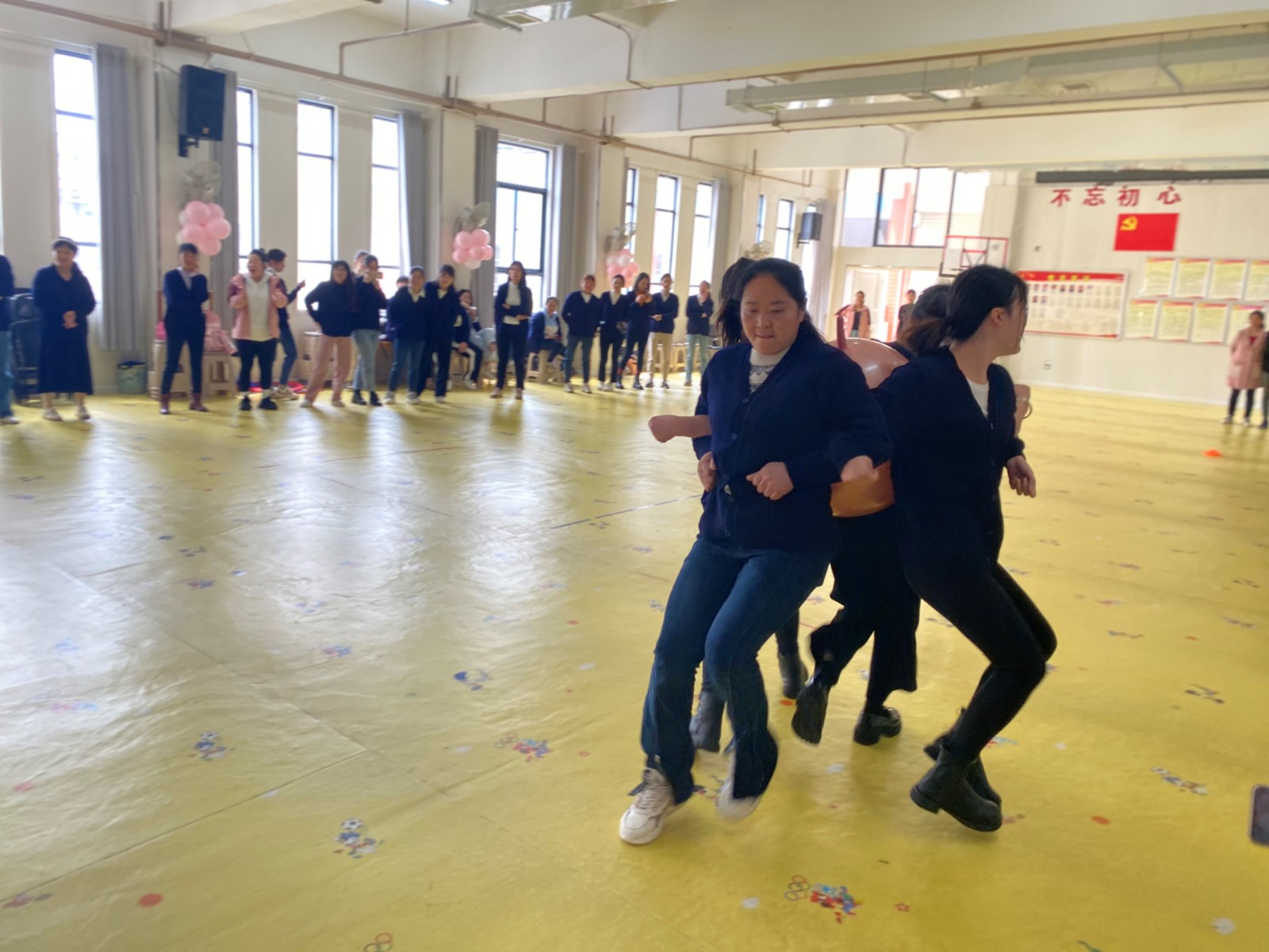 巾幗綻芳華，筑夢新時(shí)代