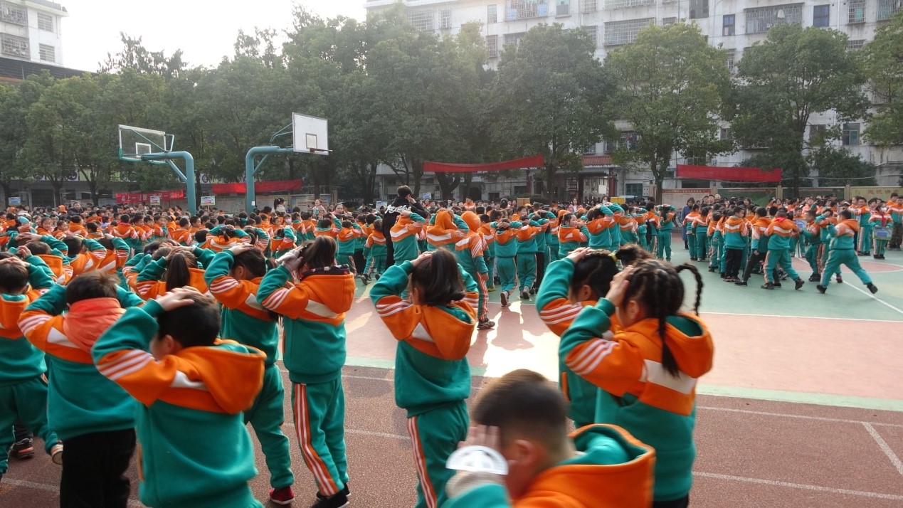 新寧縣解放小學開展緊急疏散演練活動