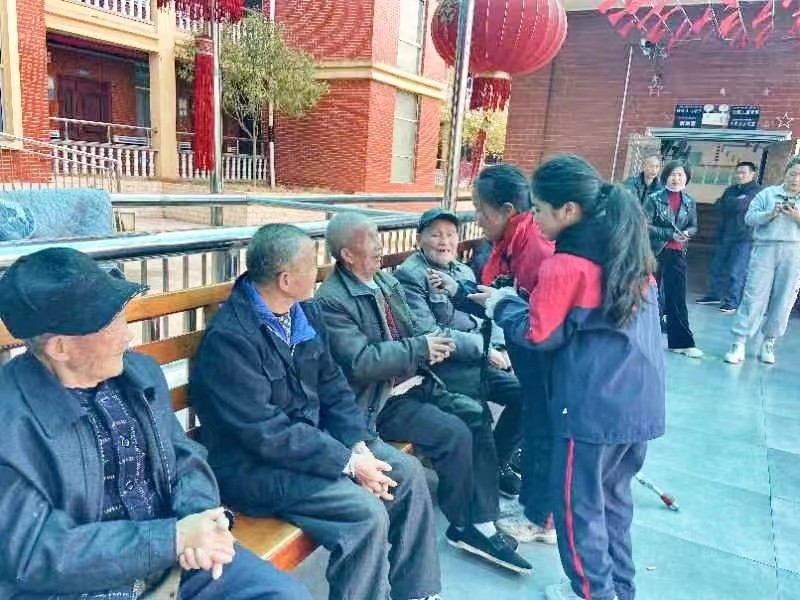 “傳承雷鋒精神 培育時(shí)代新人”