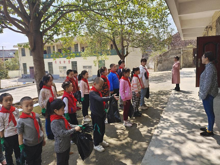 塘渡口鎮(zhèn)塔水橋小學(xué)開(kāi)展“學(xué)雷鋒”主題月活動(dòng)